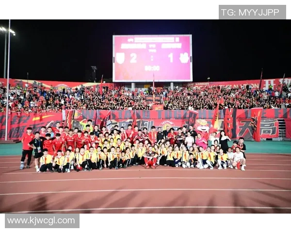 重庆足球队荣登足球配合排行榜第四名展现团队实力与默契